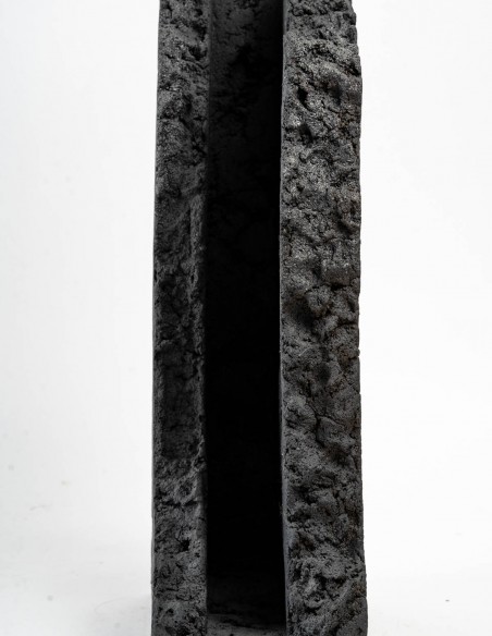 1476-Sculpture n ° 1 in black enamelled sandstone