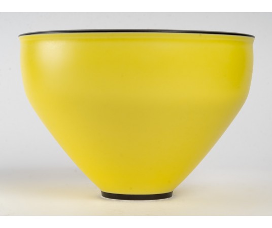 Grande coupe en porcelaine...