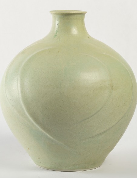 1720-Bouteille en porcelaine céladon par Annie Fourmanoir