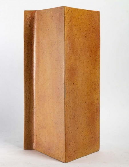 1819-Triangular vase by Annie Fourmanoir - current exhibition