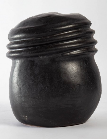 1822-Casque noir par Annie Fourmanoir - exposition en cours