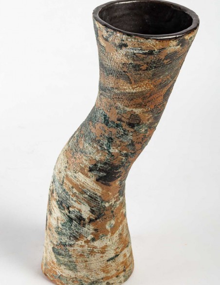 1835-Petit vase courbé par Annie Fourmanoir