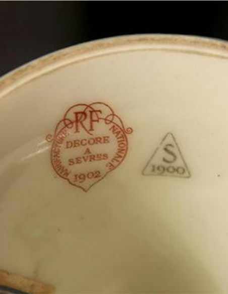 2033-Coupe en porcelaine de Sèvres Chinon par Alphonse Sandoz