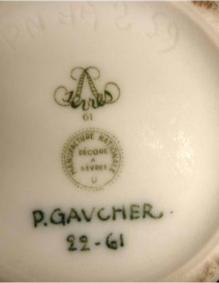 2052-Paire de vases Mayodon en porcelaine de Sèvres
