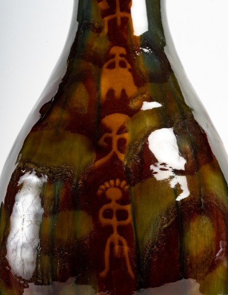 2084-Sèvres porcelain vase with Africanist decoration.