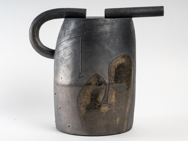 Ceramic sculpture "GM revolver pitcher" by Daphné Corregan - current exhibition