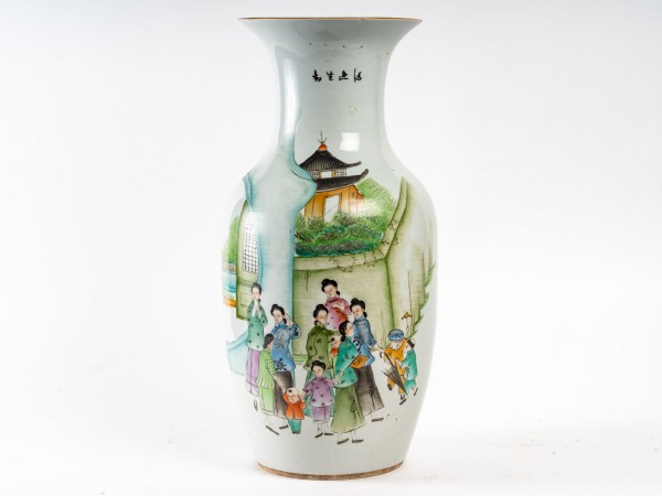 Chinese porcelain vase, Republic period (1912-1949)