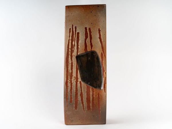 Vase architecture en céramique par Nicole Giroud - exposition en cours