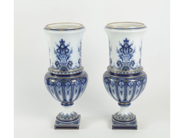 Paire de vases en porcelaine de Sèvres de Florence