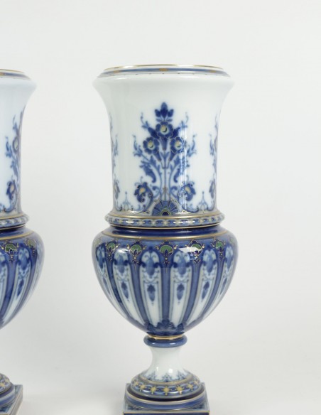 321-Paire de vases en porcelaine de Sèvres de Florence