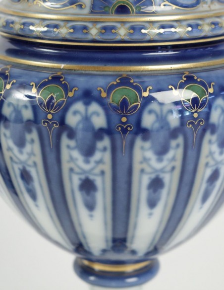 323-Paire de vases en porcelaine de Sèvres de Florence