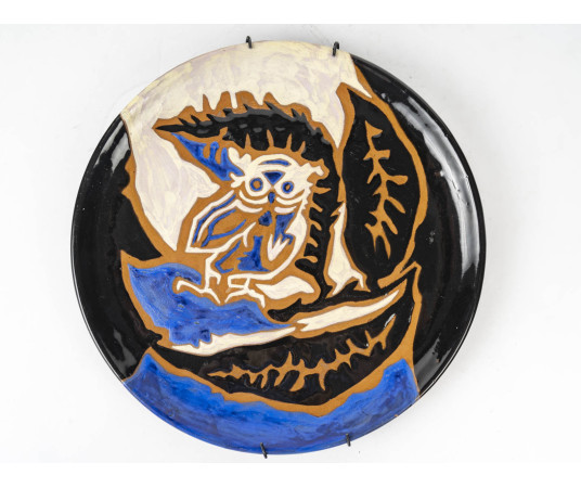 An "owl " plate design by...