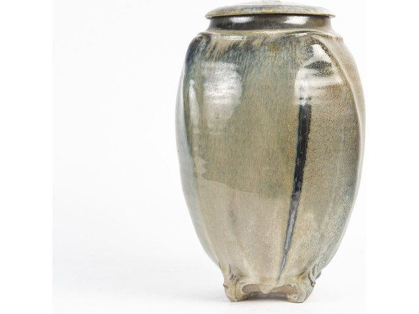 Grand pot couvert par Jean Jacquinot Grand pot couvert par Jean Jacquinot