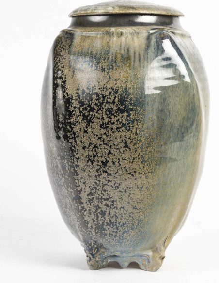 3398-Grand pot couvert par Jean Jacquinot