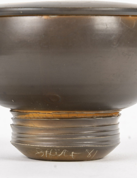 3431-Petit pot couvert en céramique par Pierre Bayle (1945-2004)