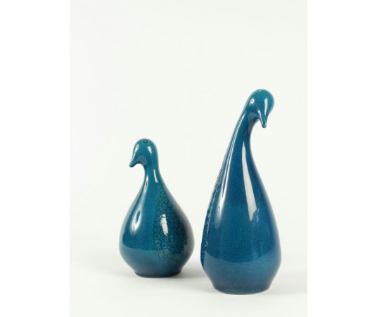 Sculpture of a pair of penguins by Pol Chambost