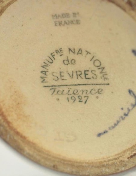 706-Small covered earthenware pot, year 1927 - Manufacture de Sèvres