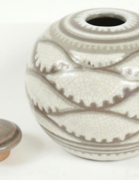 709-Small covered earthenware pot, year 1927 - Manufacture de Sèvres