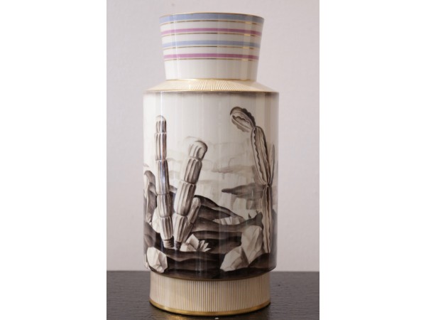 Vase en porcelaine de Sèvres par Anne - Marie Fontaine