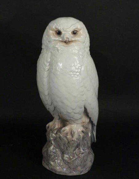 788-Scandinavian snow owl sculpture in porcelain