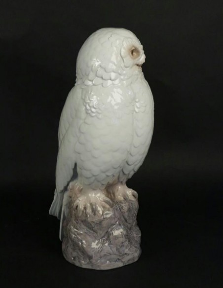 790-Scandinavian snow owl sculpture in porcelain
