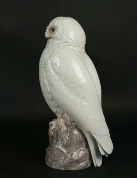 792-Scandinavian snow owl sculpture in porcelain