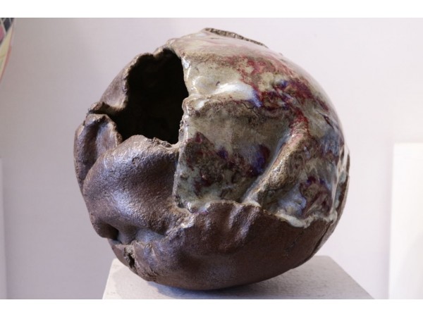 Sculpture de sphère ouverte en grès émaillé par Bernard Dejonghe
