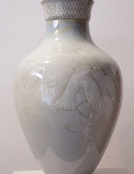 832-Porcelain vase by the Manufacture Nationale de Sèvres