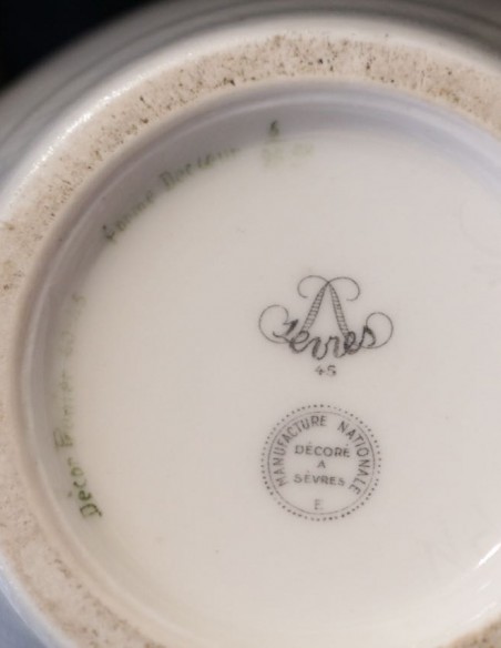 835-Vase en porcelaine de la manufacture nationale de Sèvres