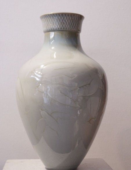 836-Porcelain vase by the Manufacture Nationale de Sèvres