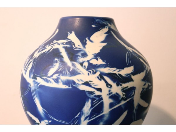 Vase à panse en porcelaine par Sèvres et Gilles Bouttaz