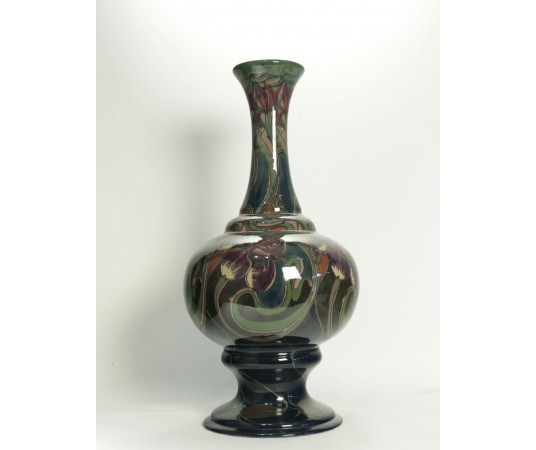 Art Nouveau vase in Gouda and Zuid Holland earthenware
