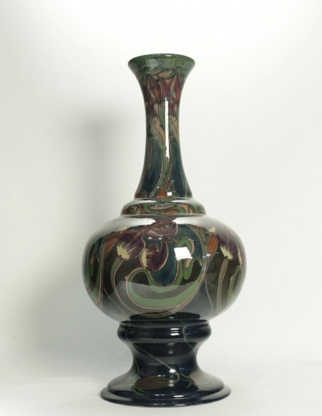 905-Art Nouveau vase in Gouda and Zuid Holland earthenware