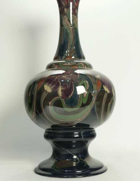 906-Art Nouveau vase in Gouda and Zuid Holland earthenware