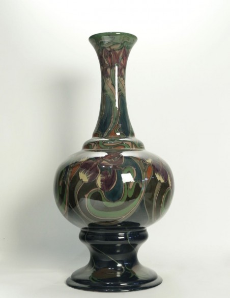 907-Art Nouveau vase in Gouda and Zuid Holland earthenware